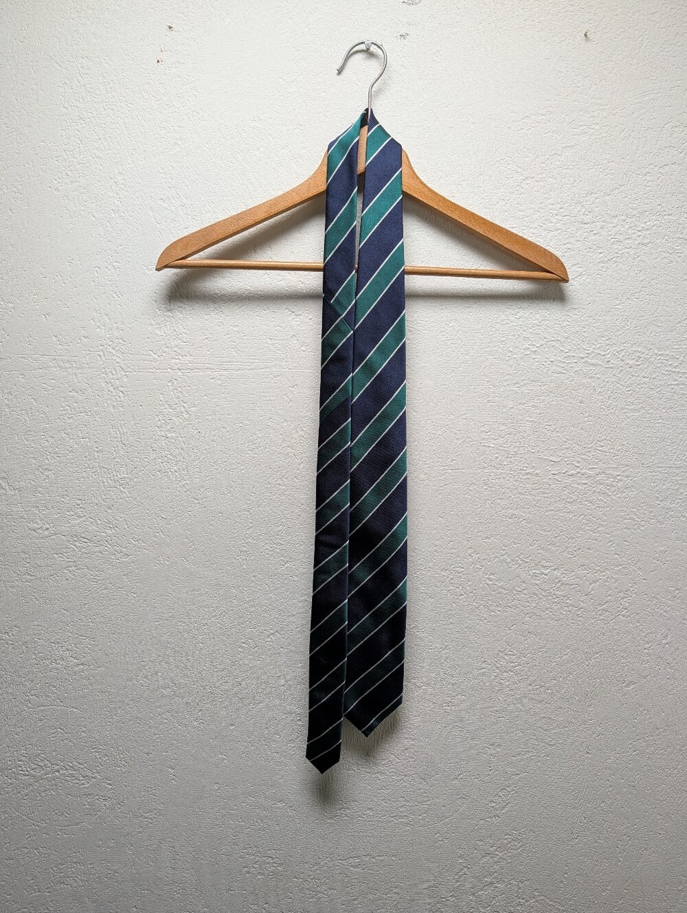 Charles Tyrwhitt Men's Club Striped Woven Tie Navy Green White Logo TW826NAV